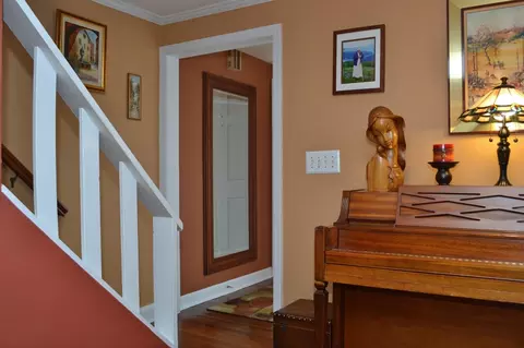 37 Stuart St, Waldwick, NJ 07463 photo 2