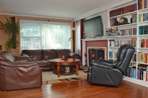 37 Stuart St, Waldwick, NJ 07463 photo 3