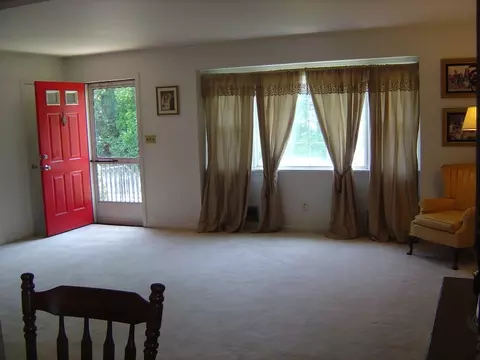 207 Cook Ave, Middlesex, NJ 08846 photo 3