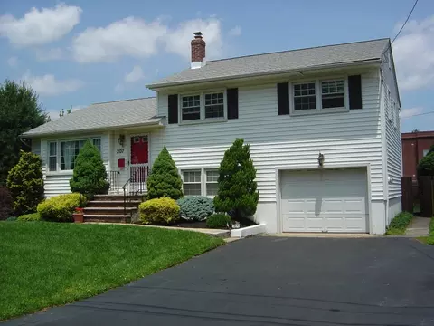 207 Cook Ave, Middlesex, NJ 08846 photo 1