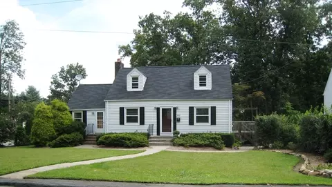 200 Chestnut Dr, Wayne, NJ 07470 photo 1