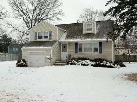 4 Center Pl, Middlesex, NJ 08846 photo 1