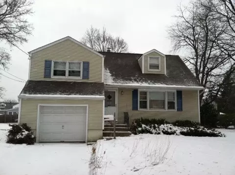 4 Center Pl, Middlesex, NJ 08846 photo 2