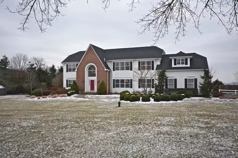 6 Wakefield Dr, Hackettstown, NJ 07840 photo 1
