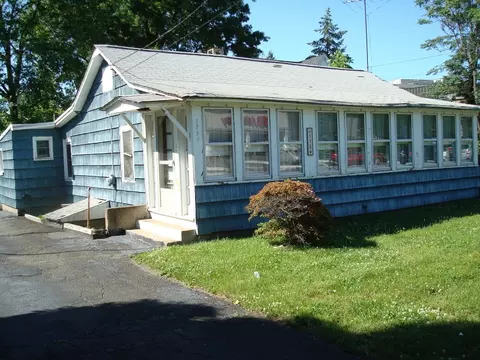 1759 Ratzer Rd, Wayne Twp, NJ 07470 photo 2