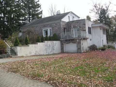 25 Summit Dr, Wayne, NJ 07470 photo 1
