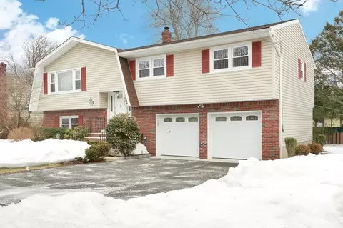 442 Locust Ave, Paramus, NJ 07652 photo 2