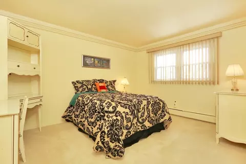 442 Locust Ave, Paramus, NJ 07652 photo 14