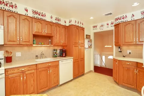 442 Locust Ave, Paramus, NJ 07652 photo 7