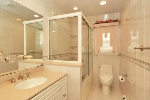 442 Locust Ave, Paramus, NJ 07652 photo 12