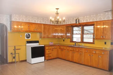 181 Midwood Rd, Paramus, NJ 07652 photo 5
