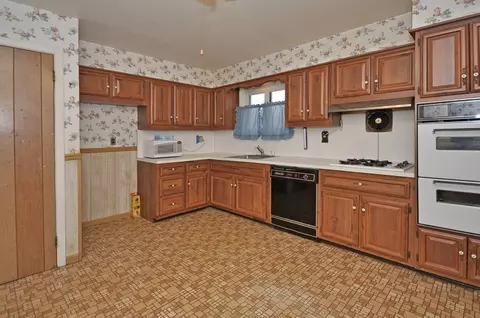 7 Carol Pl, Wayne, NJ 07470 photo 2