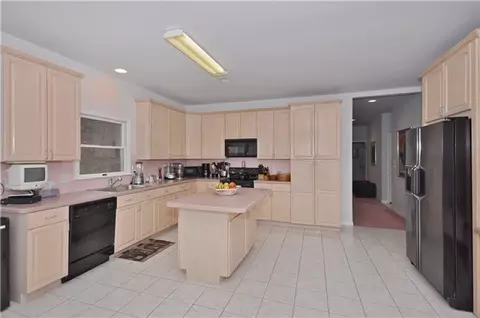 25 Foxboro Rd, Wayne, NJ 07470 photo 6