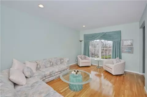 25 Foxboro Rd, Wayne, NJ 07470 photo 3