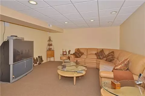 25 Foxboro Rd, Wayne, NJ 07470 photo 18