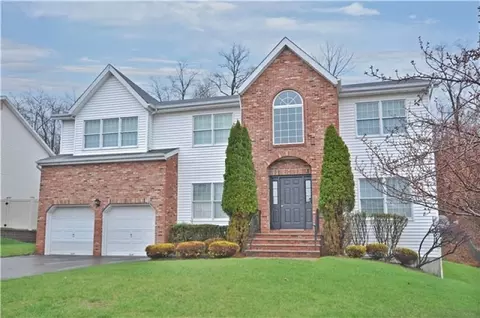 25 Foxboro Rd, Wayne, NJ 07470 photo 1
