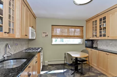 270 Colby Pl, Paramus, NJ 07652 photo 9