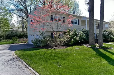 270 Colby Pl, Paramus, NJ 07652 photo 2