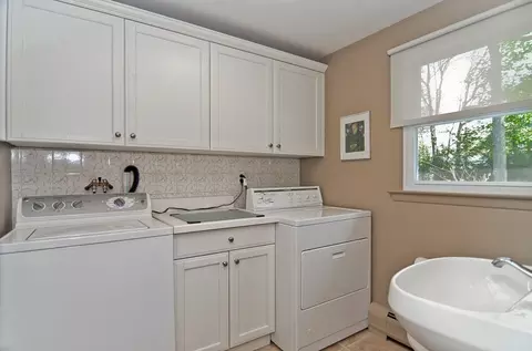 270 Colby Pl, Paramus, NJ 07652 photo 18