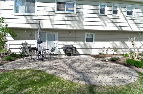 270 Colby Pl, Paramus, NJ 07652 photo 4