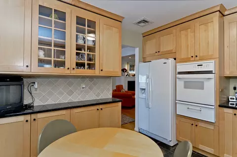 270 Colby Pl, Paramus, NJ 07652 photo 10
