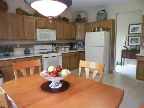 547 Coventry Dr, Nutley, NJ 07110 photo 4