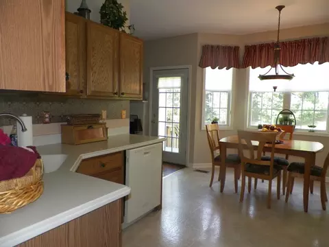 547 Coventry Dr, Nutley, NJ 07110 photo 2