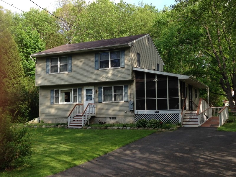 704 Willow Dr, Newton, NJ 07860 photo 1