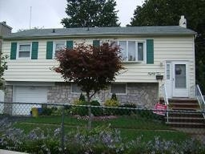 82 Taft Ave, Edison, NJ 08817 photo 1
