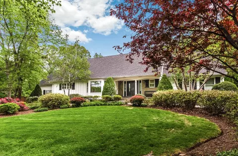 76 Tree Top Dr, Springfield, NJ 07081 photo 1