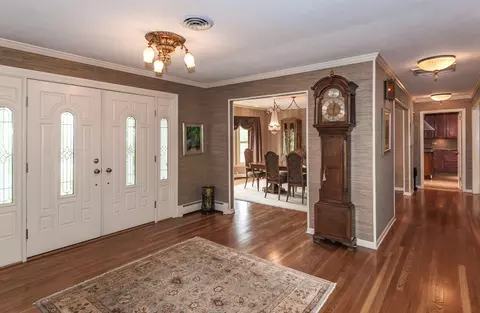 76 Tree Top Dr, Springfield, NJ 07081 photo 2