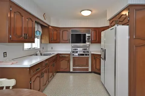 10 Melanie Ln, Wayne, NJ 07470 photo 4