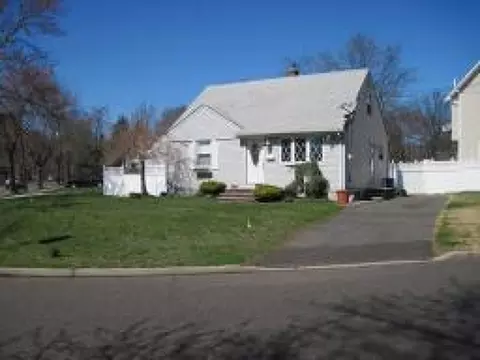 20 Ross St, Clark, NJ 07066 photo 1