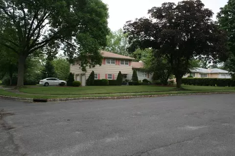 6 Arbor Ln, Clark, NJ 07066 photo 3
