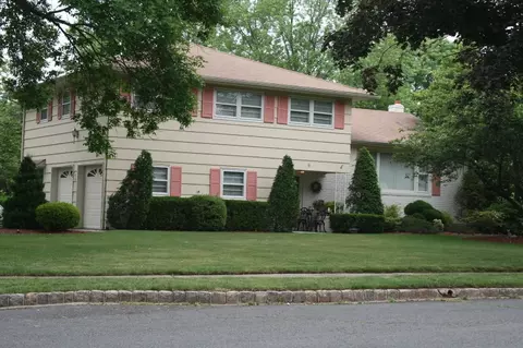 6 Arbor Ln, Clark, NJ 07066 photo 2