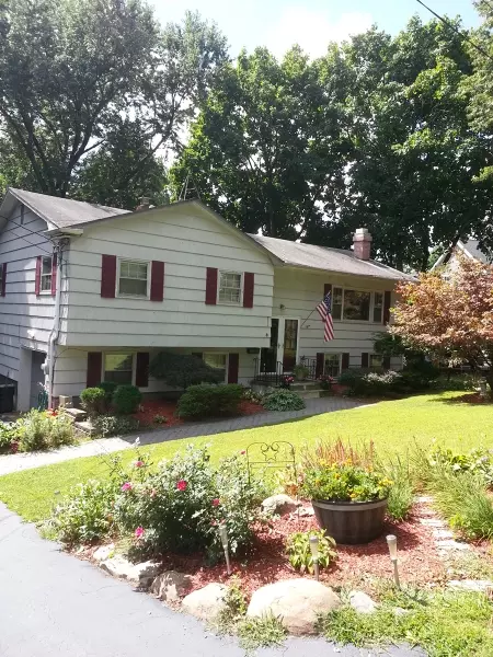 8 Oak St, Wayne, NJ 07470 photo 1