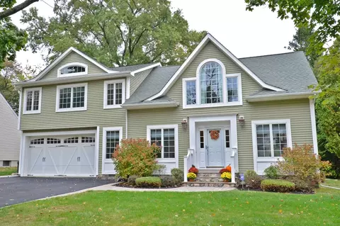 24 Leonard Dr, Waldwick, NJ 07463 photo 1