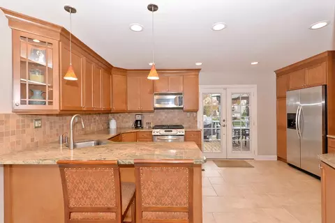 24 Leonard Dr, Waldwick, NJ 07463 photo 6