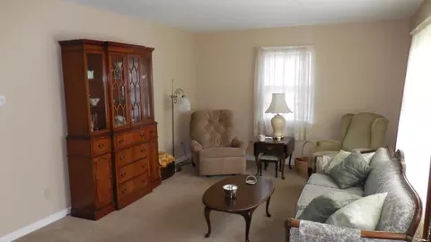 8 Pierrepont Ave, Middlesex, NJ 08846 photo 4