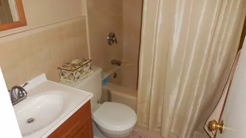 8 Pierrepont Ave, Middlesex, NJ 08846 photo 9