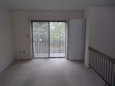 914 Yorkshire Dr, Flemington, NJ 08822 photo 3