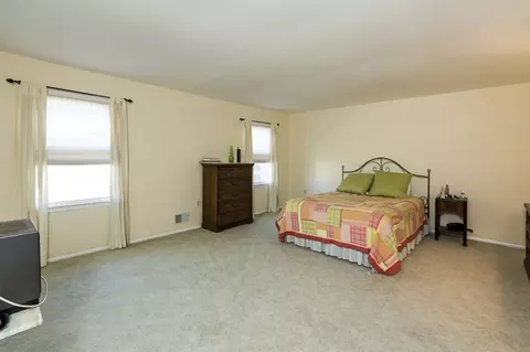 13 Sycamore Rd, Middlesex, NJ 08846 photo 9