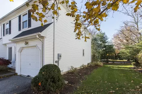 13 Sycamore Rd, Middlesex, NJ 08846 photo 2