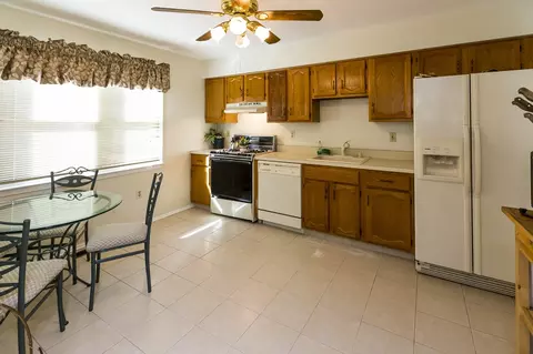 13 Sycamore Rd, Middlesex, NJ 08846 photo 6
