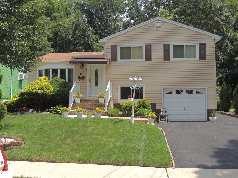 302 Mclean Pl, Hillside, NJ 07205 photo 1