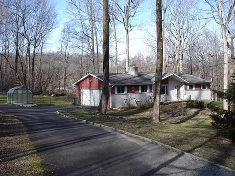 208 Turkey Hill Rd, Asbury, NJ 08802 photo 2