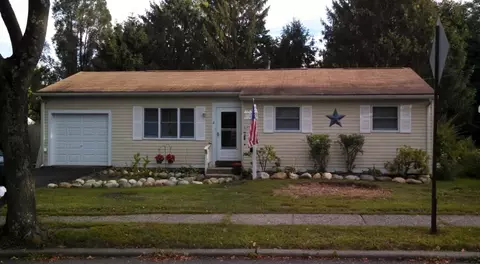 4 Shelley Dr, Hackettstown, NJ 07840 photo 1