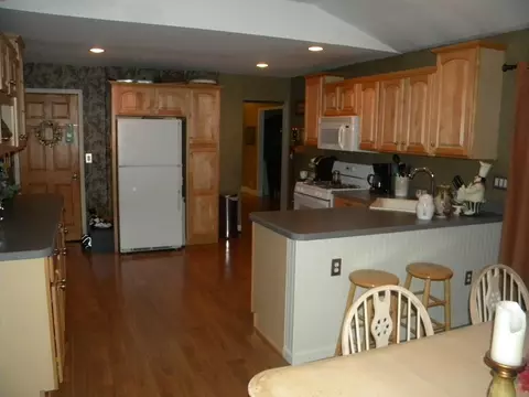 2 Alan Ct, Clark, NJ 07066 photo 3