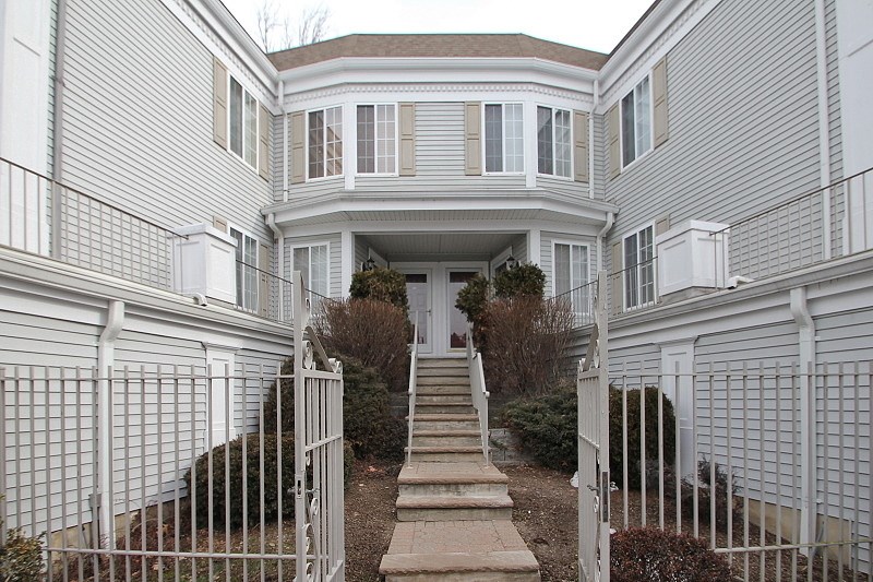 272 Riveredge Dr, Chatham, NJ 07928 photo 1