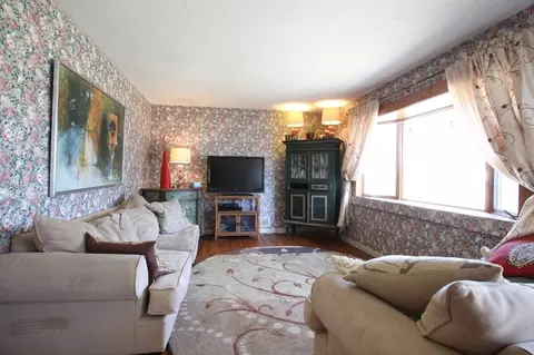 210 Spring Valley Rd, Paramus, NJ 07652 photo 2